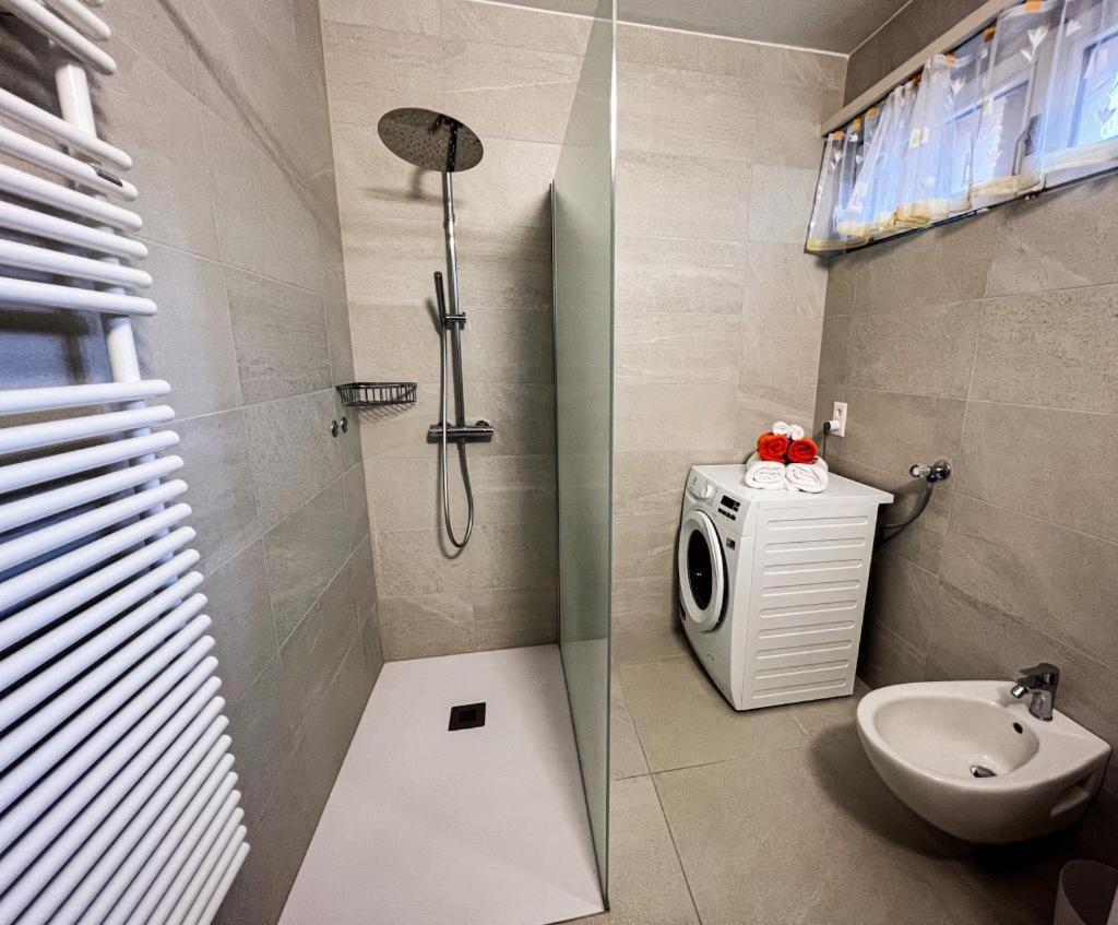 White Deluxe Apartment *